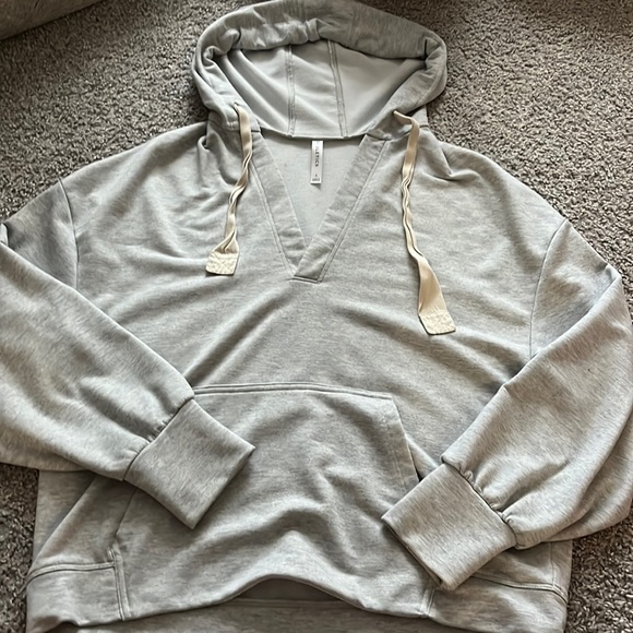 fabletics hoodie - Picture 1 of 2